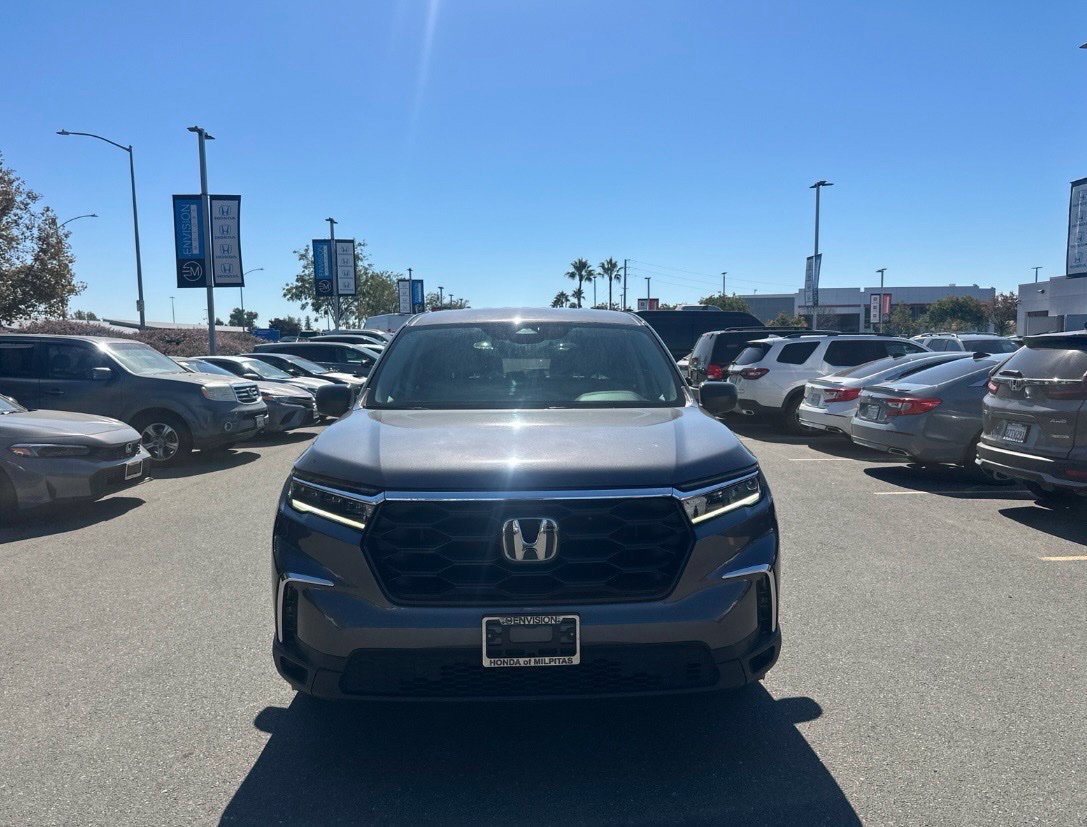 Used 2023 Honda Pilot LX image 1
