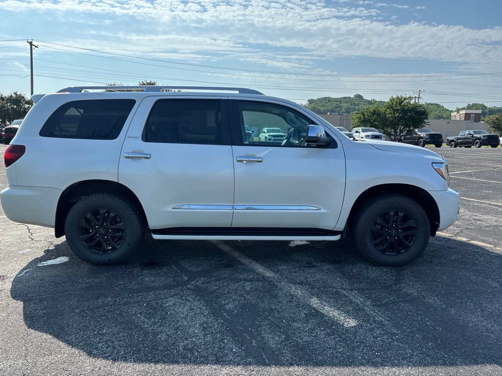 Used 2018 Toyota Sequoia Platinum AWD/4WD image 4