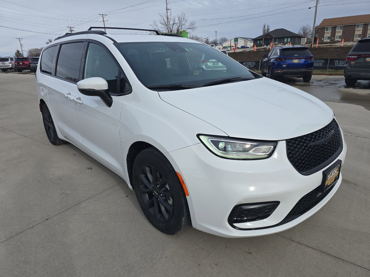 Used 2023 Chrysler Pacifica Touring w/ S Appearance Package image 10