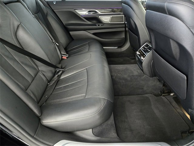 Used 2016 BMW 740i image 17