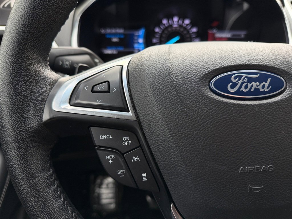 Used 2019 Ford Edge Titanium image 22