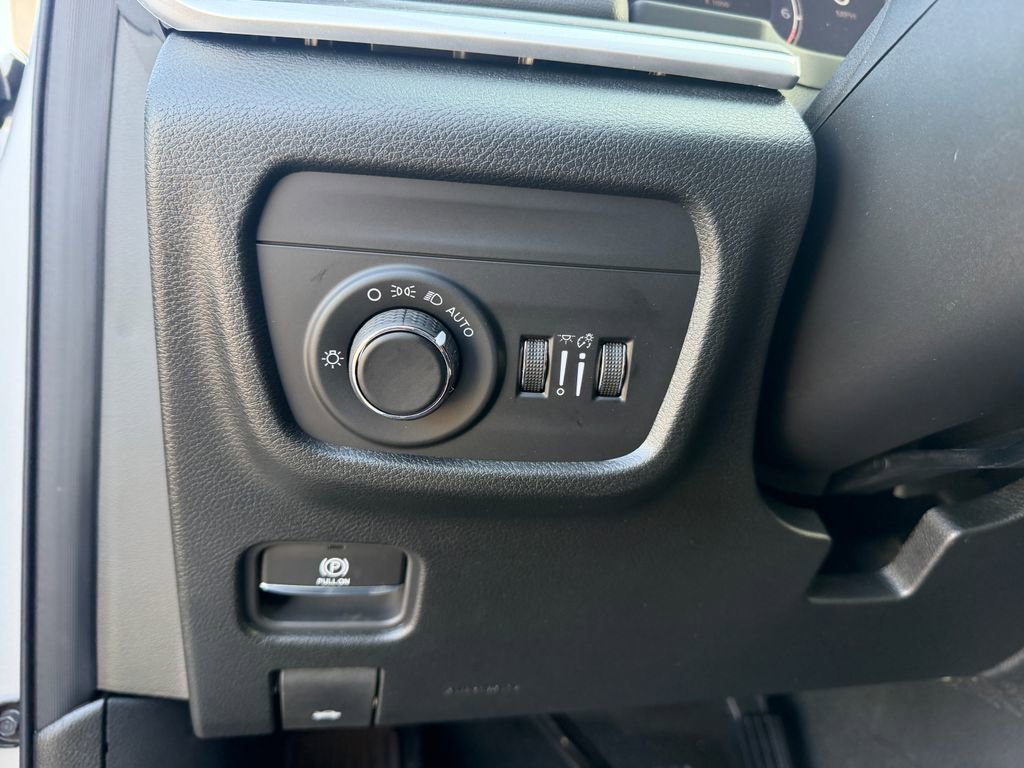 New 2026 Jeep Grand Cherokee Altitude AWD/4WD image 16