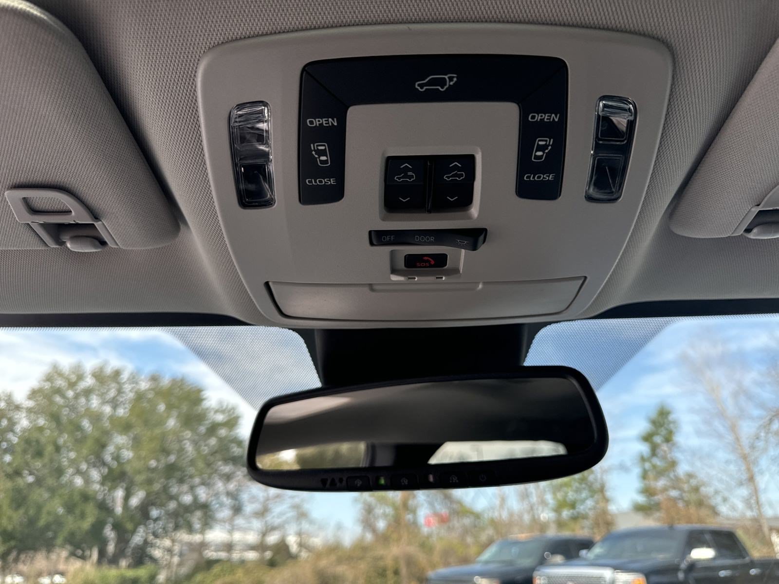 New 2025 Toyota Sienna XLE w/ XLE Plus Package FWD image 22