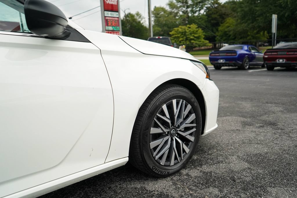 Used 2025 Nissan Altima 2.5 SV FWD image 18