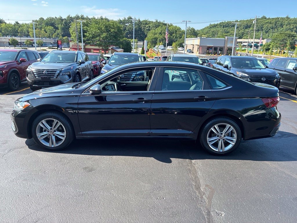 Used 2022 Volkswagen Jetta SE FWD image 4