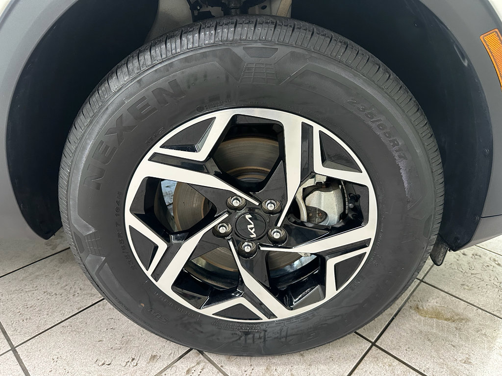 Used 2024 Kia Sportage LX image 13