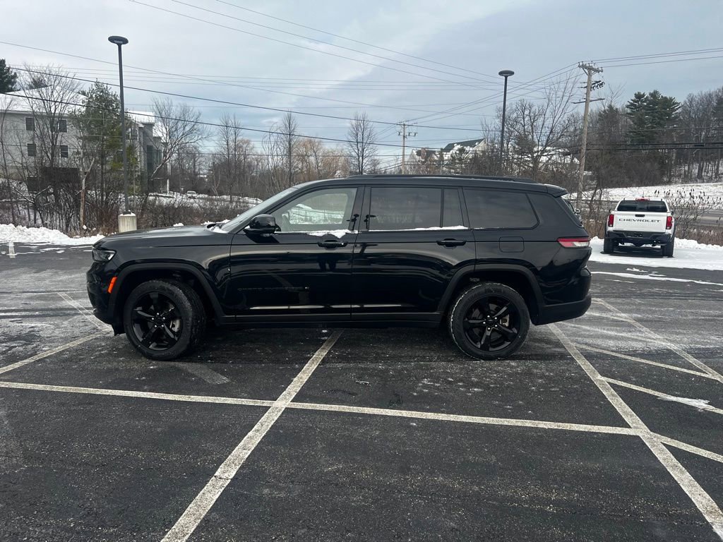 Used 2023 Jeep Grand Cherokee L Laredo image 2