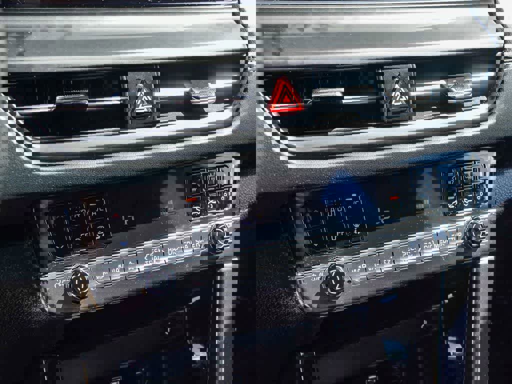 Used 2025 Kia Seltos EX FWD image 21