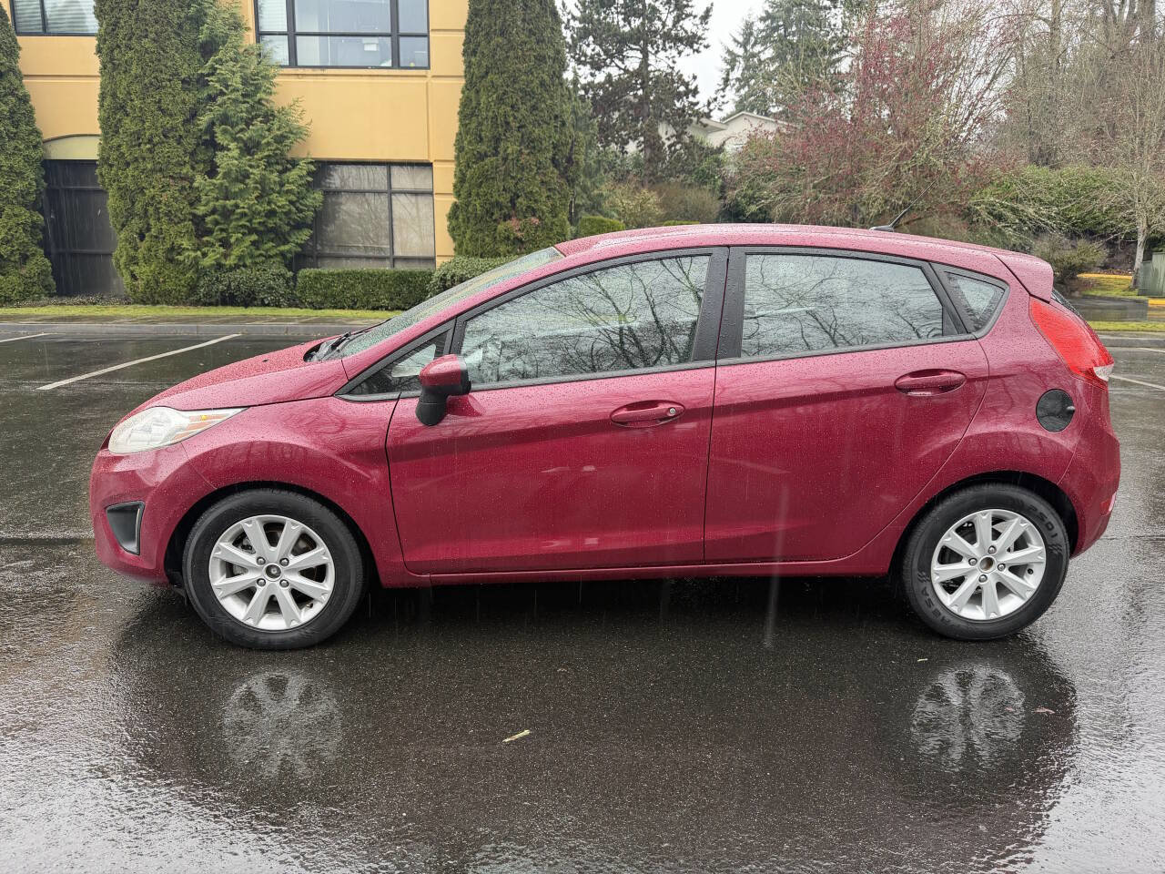 Used 2011 Ford Fiesta SE w/ 203A Rapid Spec Order Code image 9