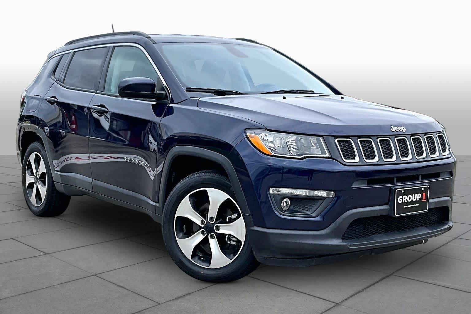 Used 2018 Jeep Compass Latitude w/ Popular Equipment Group FWD image 3