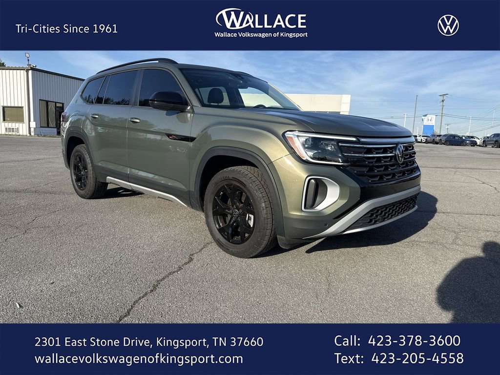 Used 2025 Volkswagen Atlas Peak Edition SE image 1