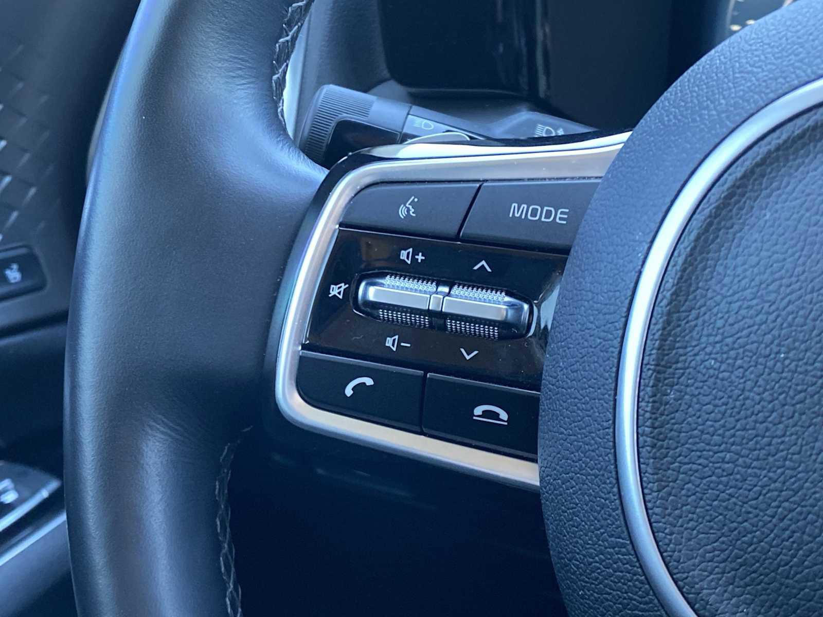 Used 2023 Kia Sorento SX image 32