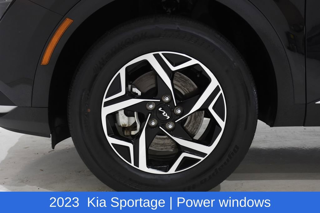Used 2023 Kia Sportage LX image 7
