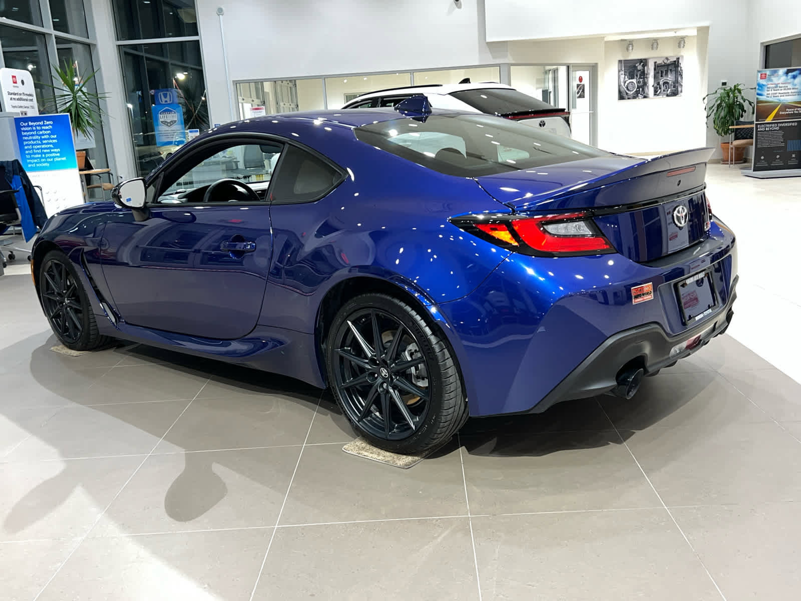 Used 2025 Toyota GR86 Premium w/ ALL Weather Mat Package (TMS) image 8