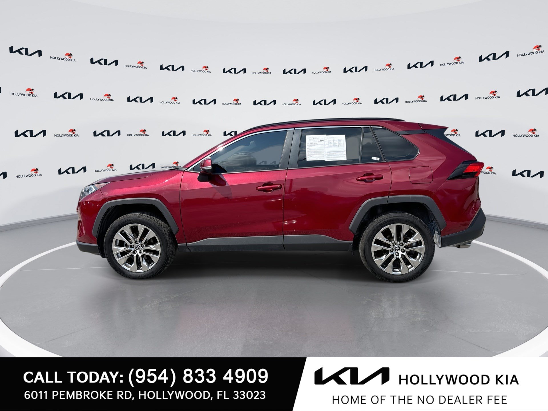 Used 2021 Toyota RAV4 XLE Premium FWD image 5