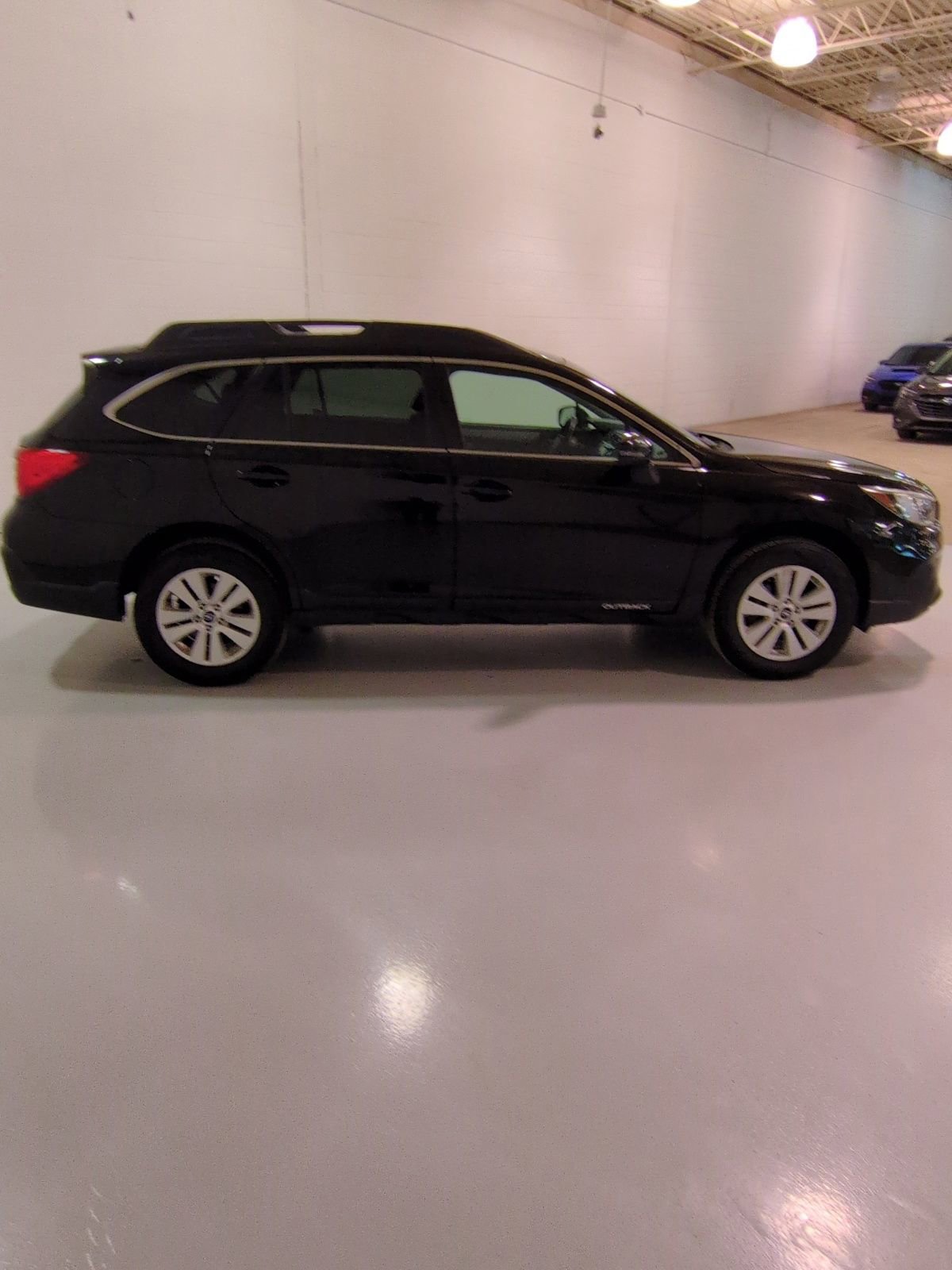 Used 2019 Subaru Outback 2.5i Premium AWD/4WD image 3