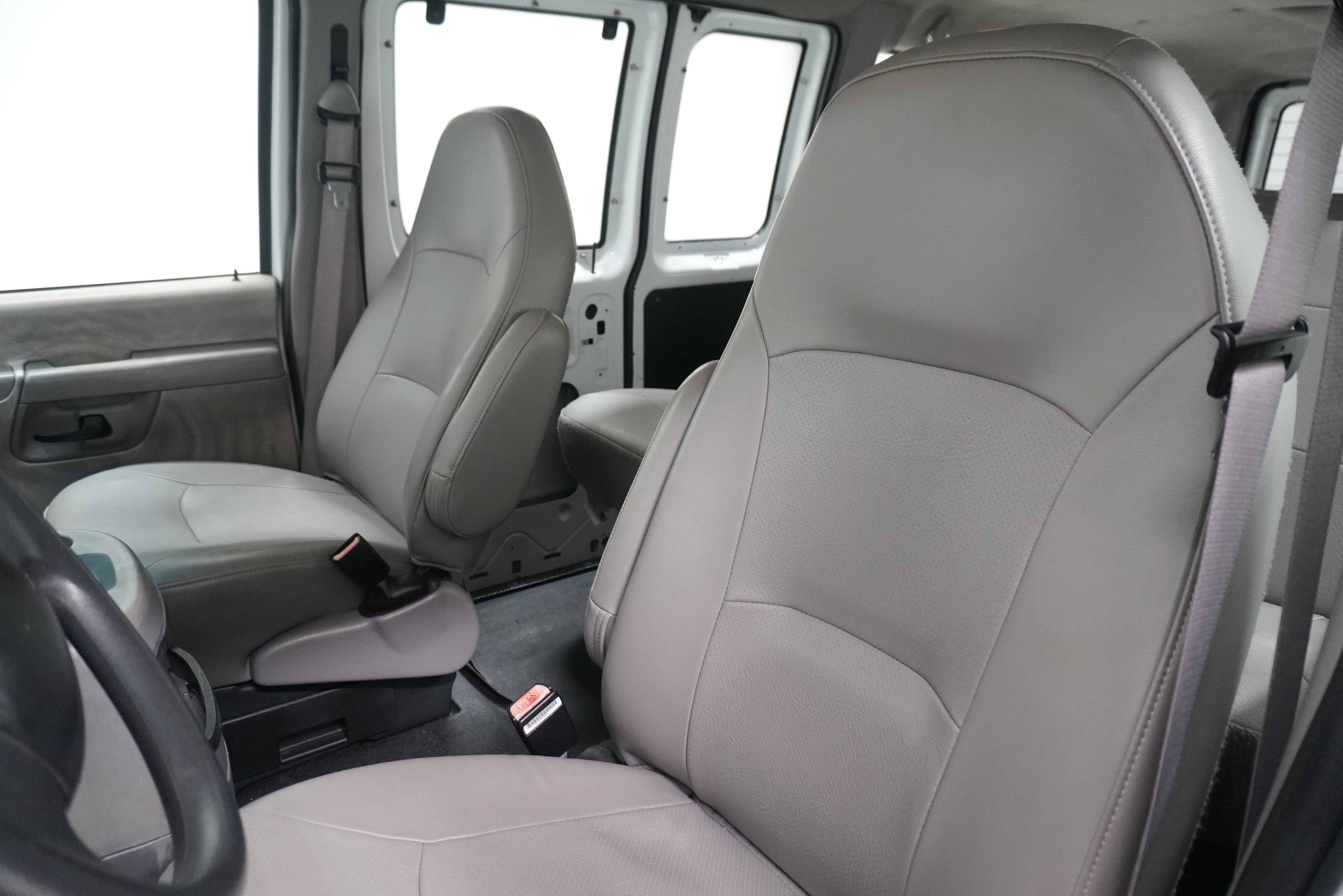 Used 2002 Ford E-350 and Econoline 350 XL image 9