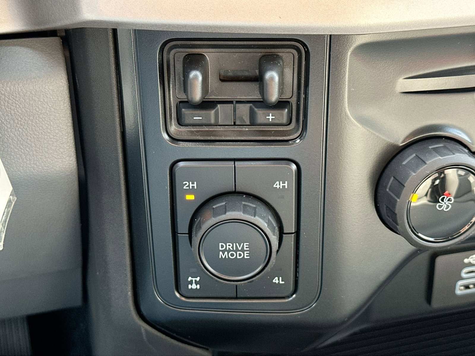 New 2026 Ford F350 XL w/ XL Chrome Package image 28