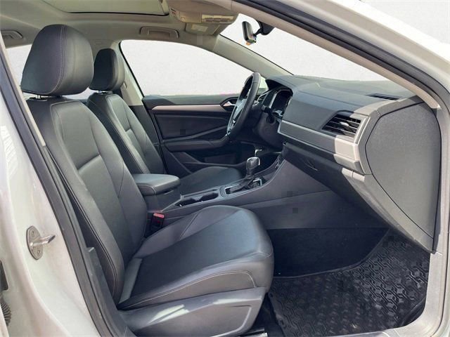 Used 2020 Volkswagen Jetta SE w/ SE Cold Weather Package image 25