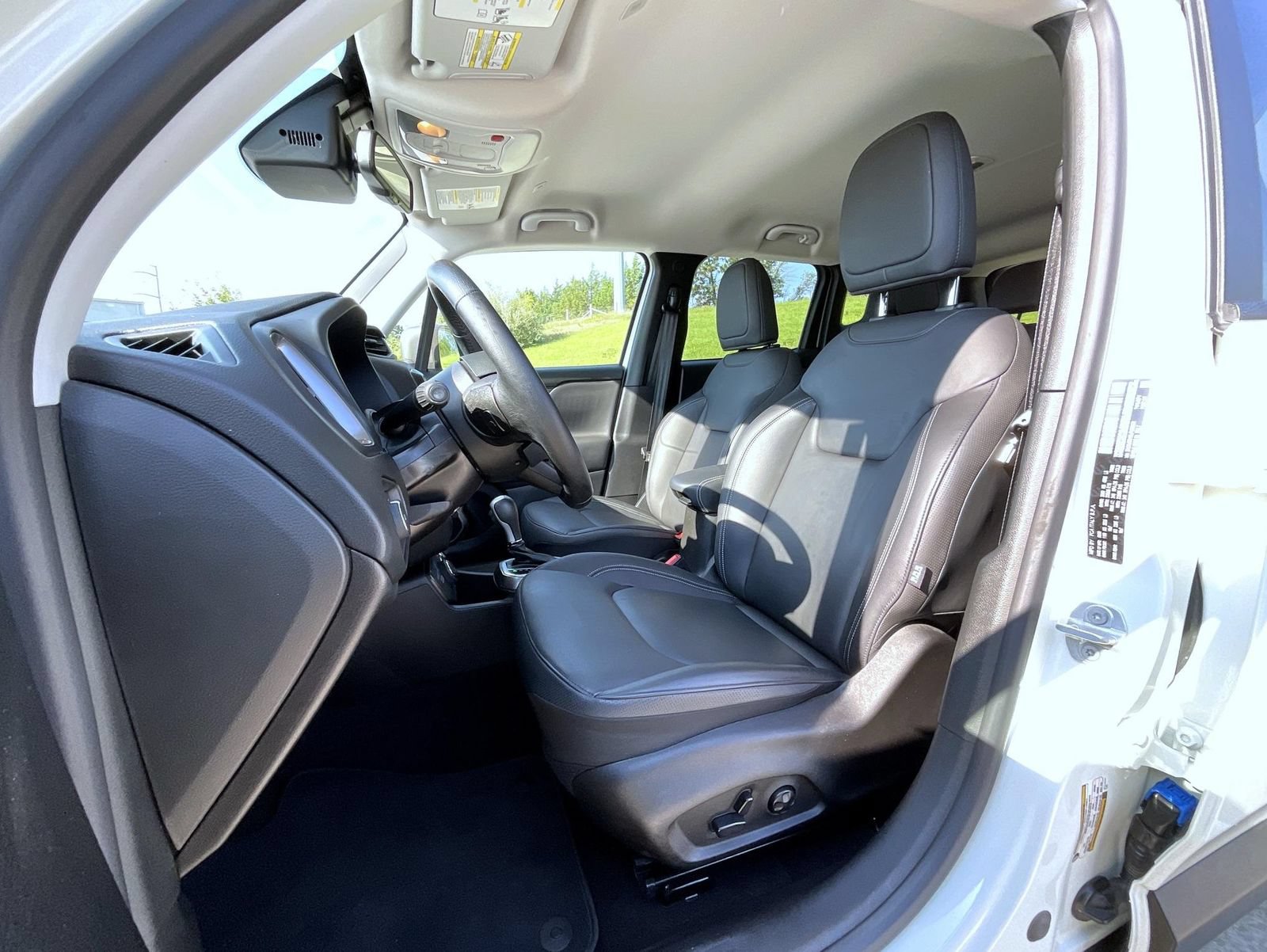 Used 2020 Jeep Renegade Limited AWD/4WD image 11
