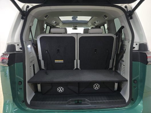 Used 2025 Volkswagen ID. Buzz 1st Edition image 7