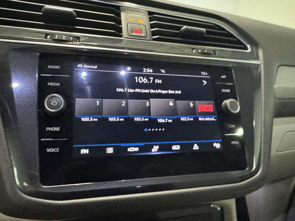 Used 2023 Volkswagen Tiguan SE image 24
