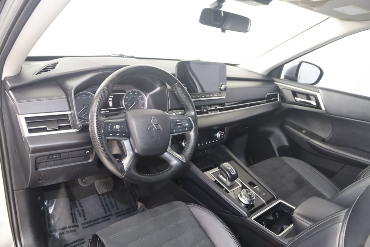 Used 2024 Mitsubishi Outlander SE AWD/4WD image 27
