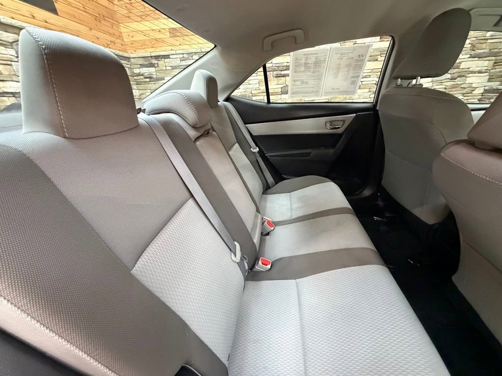 Used 2018 Toyota Corolla LE image 30