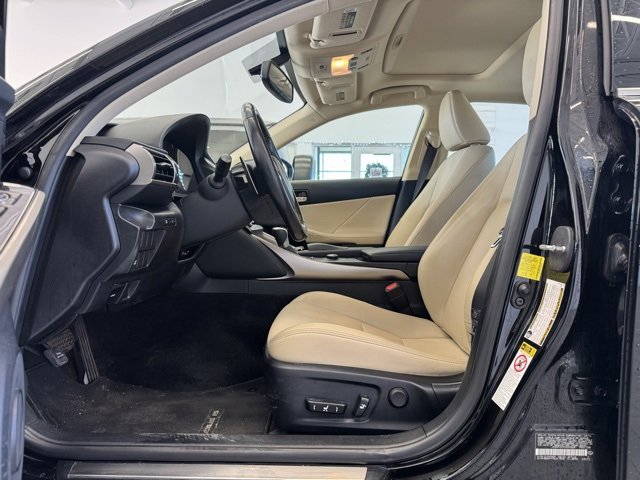 Used 2016 Lexus IS 300 AWD image 9