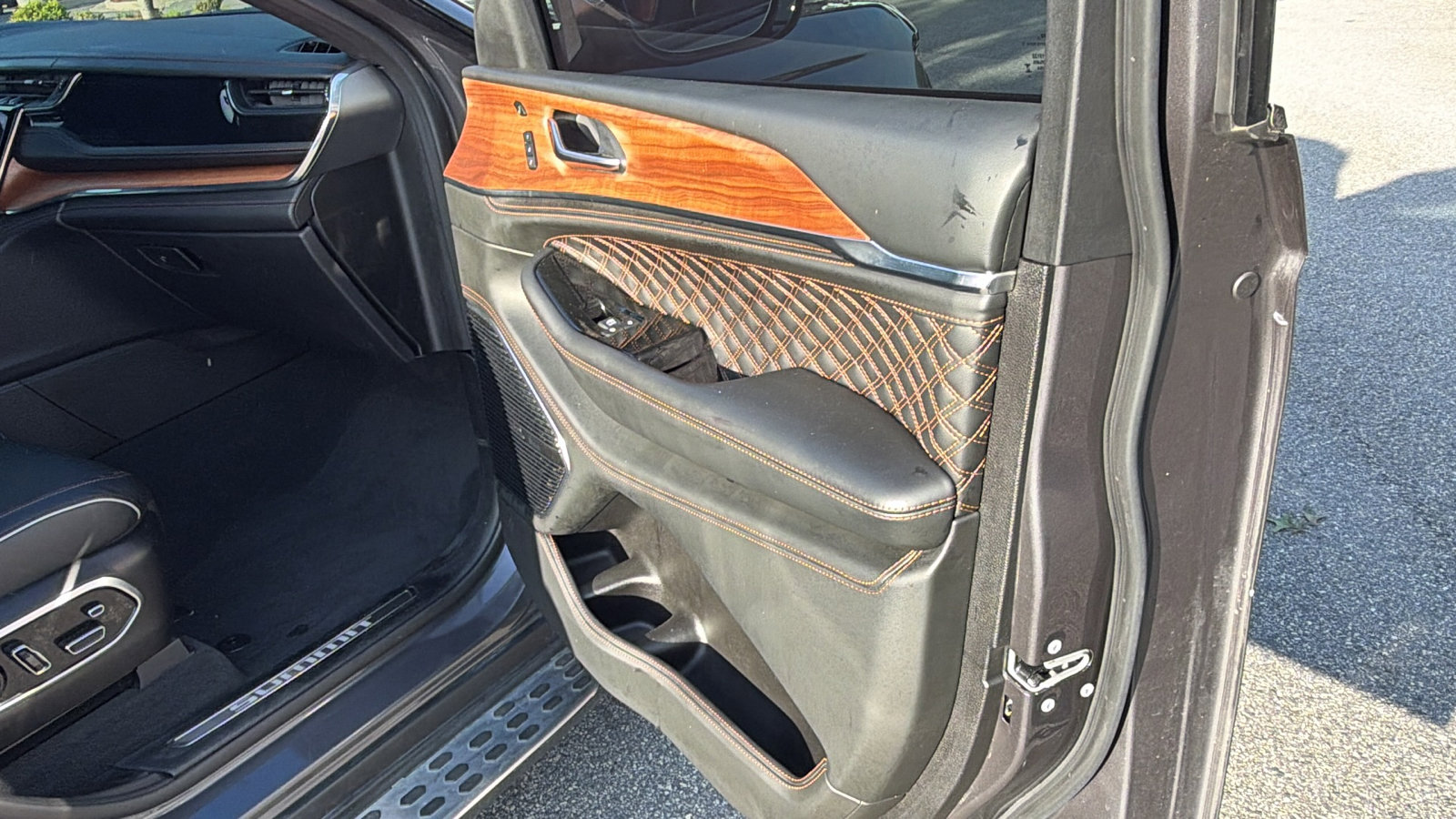 Used 2025 Jeep Grand Cherokee L Summit AWD/4WD image 19
