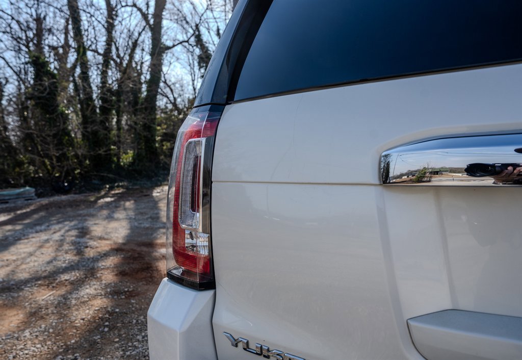 Used 2015 GMC Yukon XL Denali w/ Premium Package RWD image 10