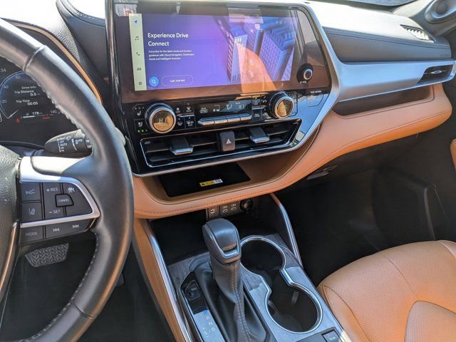 Used 2024 Toyota Highlander Platinum image 22