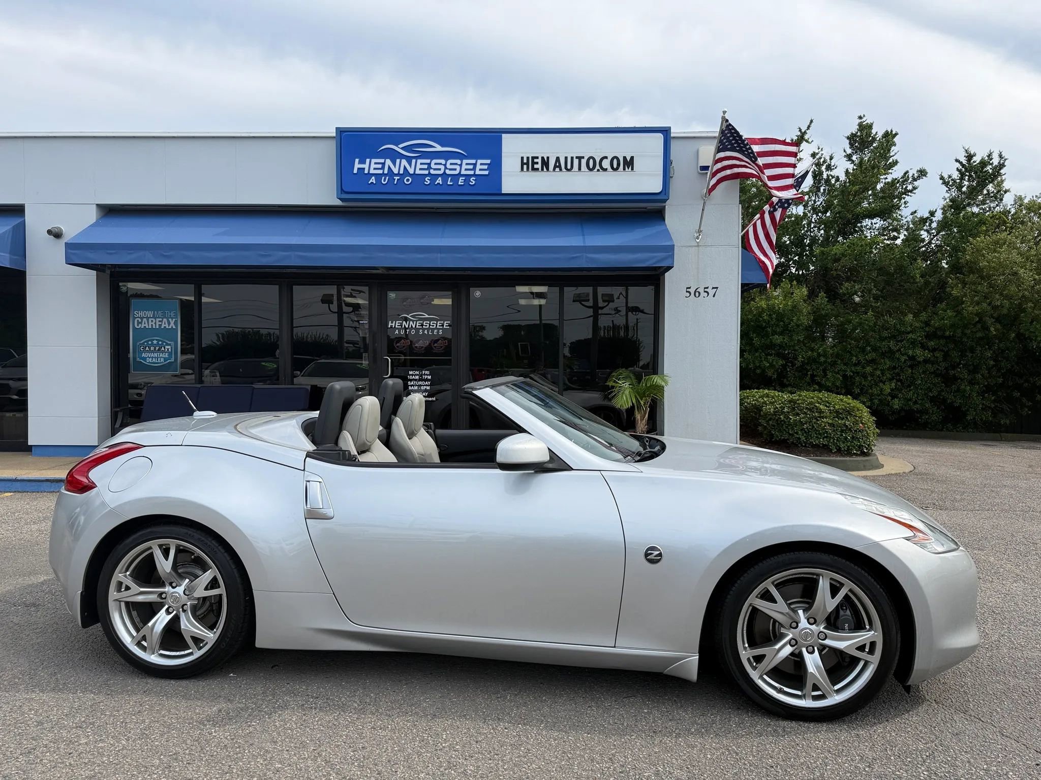 Used 2010 Nissan 370Z Touring w/ Sport Pkg RWD image 27