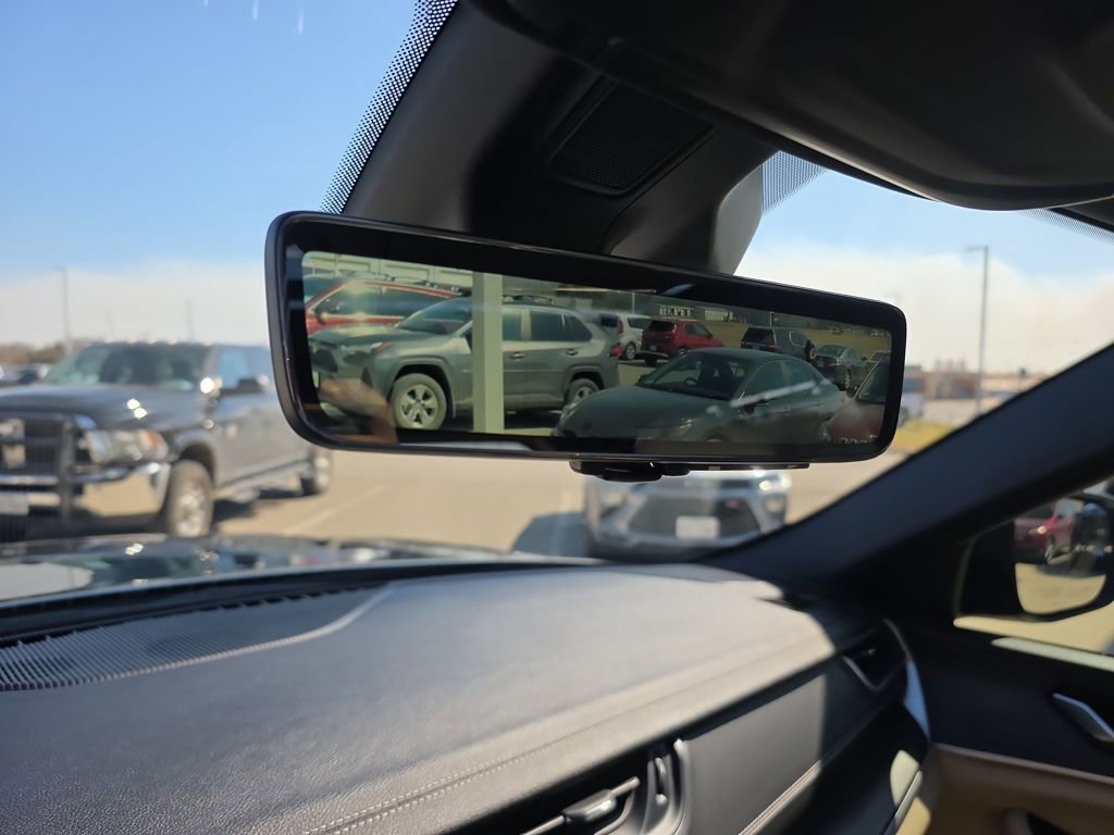 Used 2023 Jeep Grand Cherokee Limited w/ Luxury Tech Group II image 9