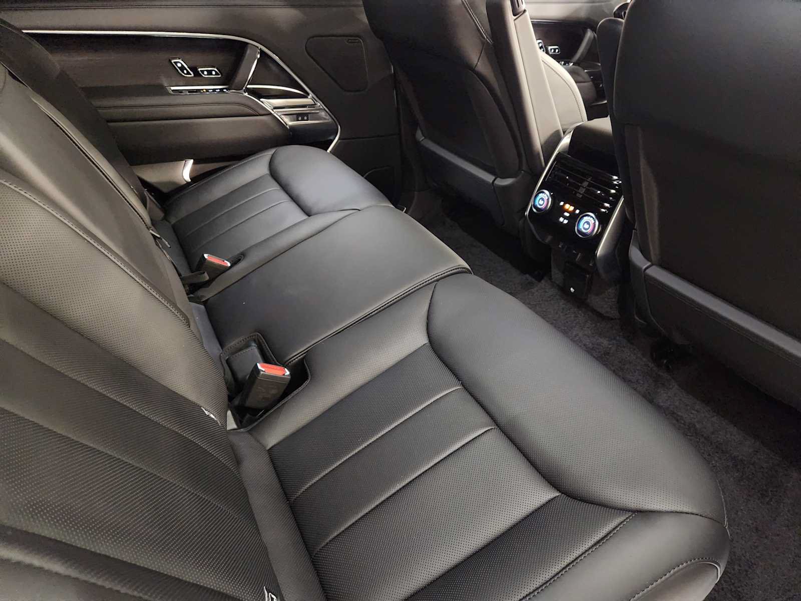 New 2026 Land Rover Range Rover Long Wheelbase SE AWD/4WD image 30