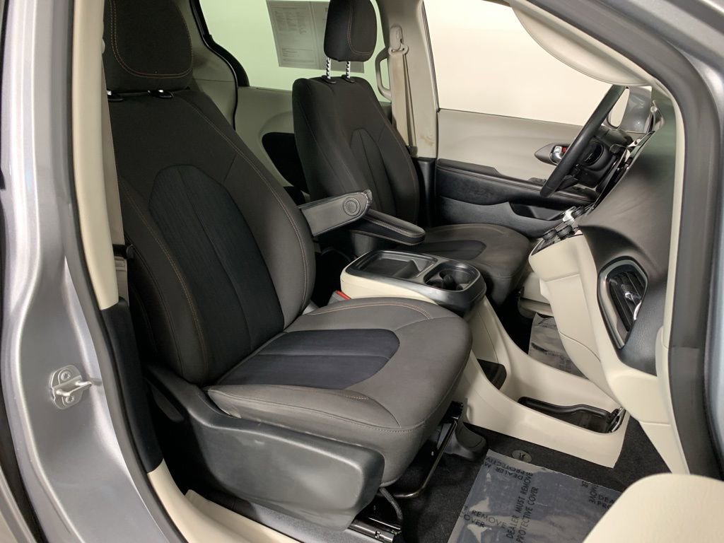 Used 2020 Chrysler Pacifica Touring w/ Advanced Safetytec Group FWD image 36