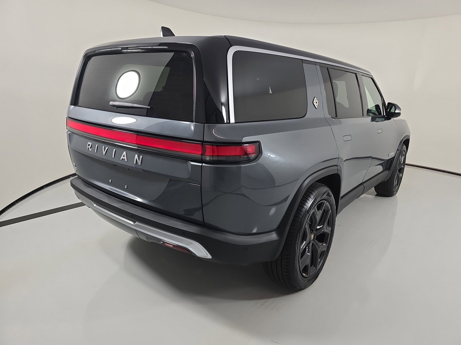 Used 2023 Rivian R1S Adventure image 5