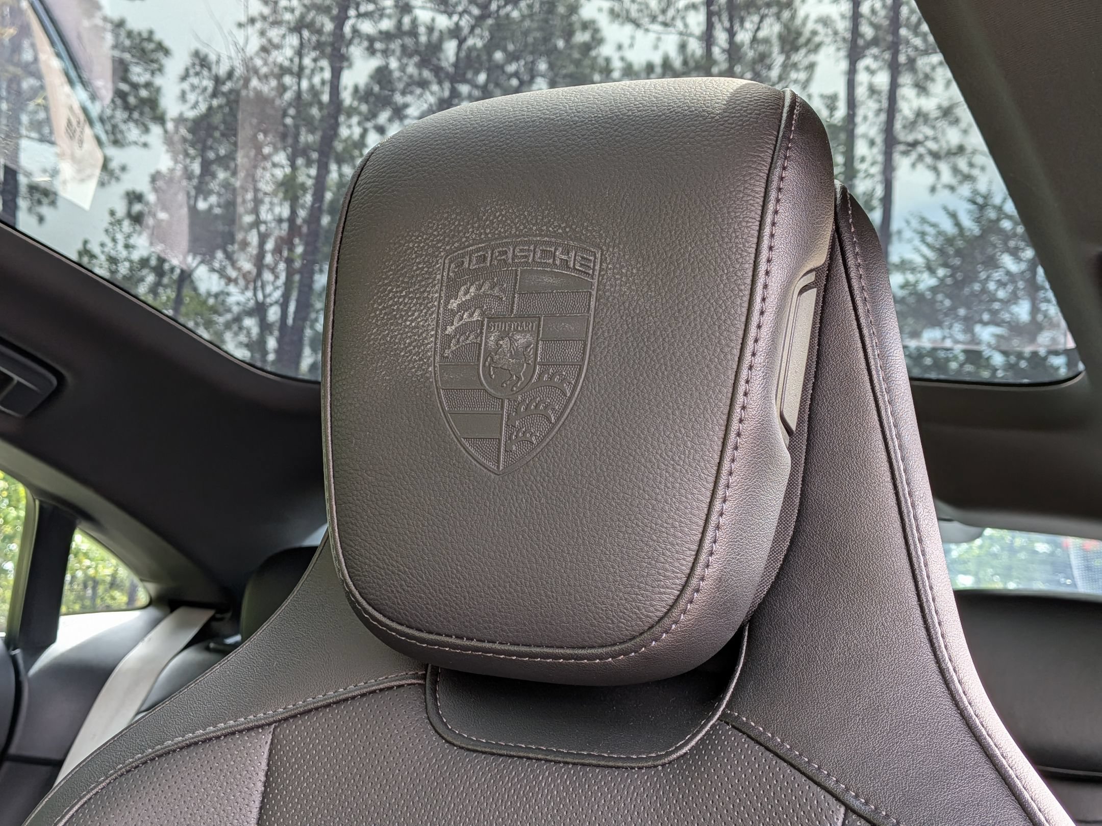 Used 2022 Porsche Taycan RWD image 6