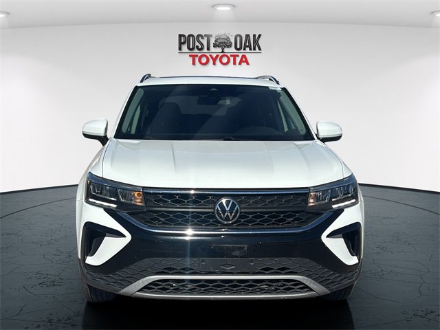 Used 2022 Volkswagen Taos SE w/ Panoramic Sunroof Package image 2