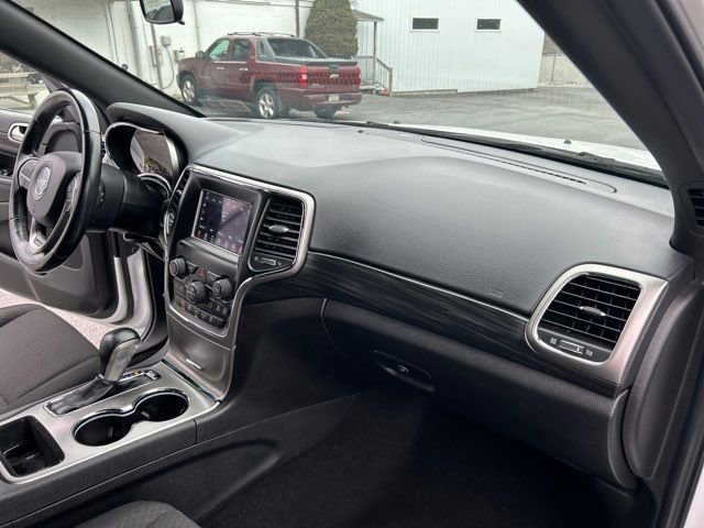 Used 2020 Jeep Grand Cherokee Laredo image 23