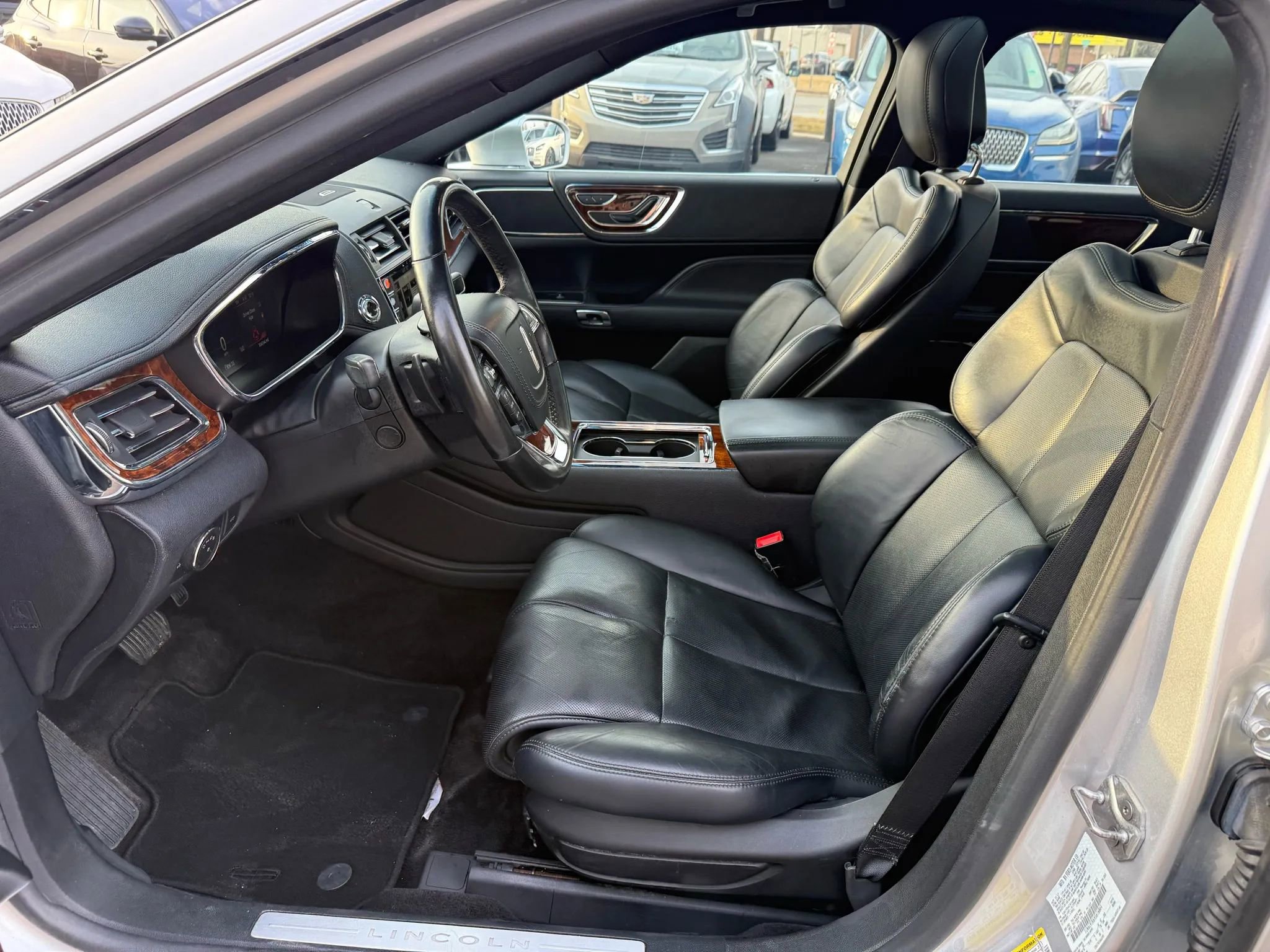 Used 2017 Lincoln Continental Select w/ Climate Package image 14