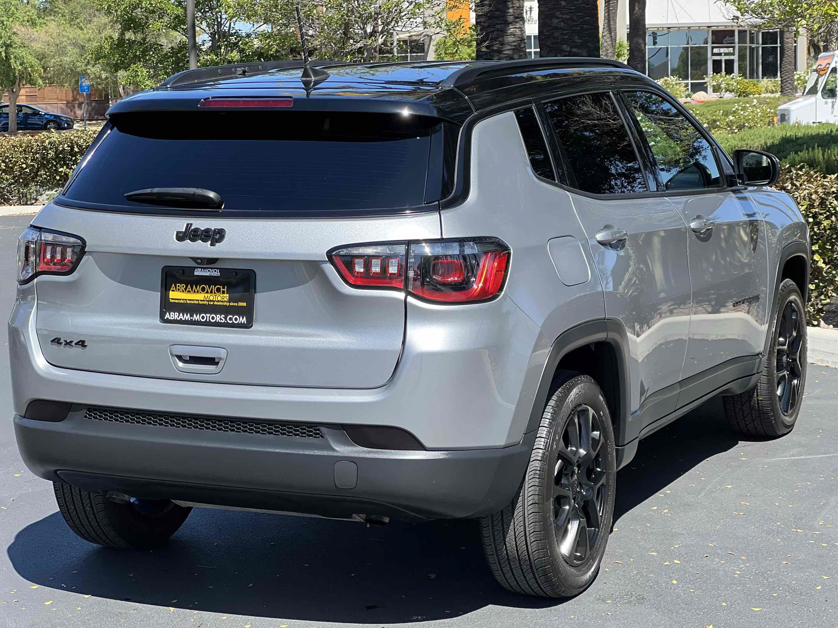 Used 2023 Jeep Compass Latitude AWD/4WD image 20