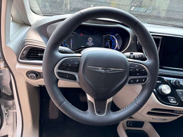 Used 2024 Chrysler Pacifica Limited FWD image 19