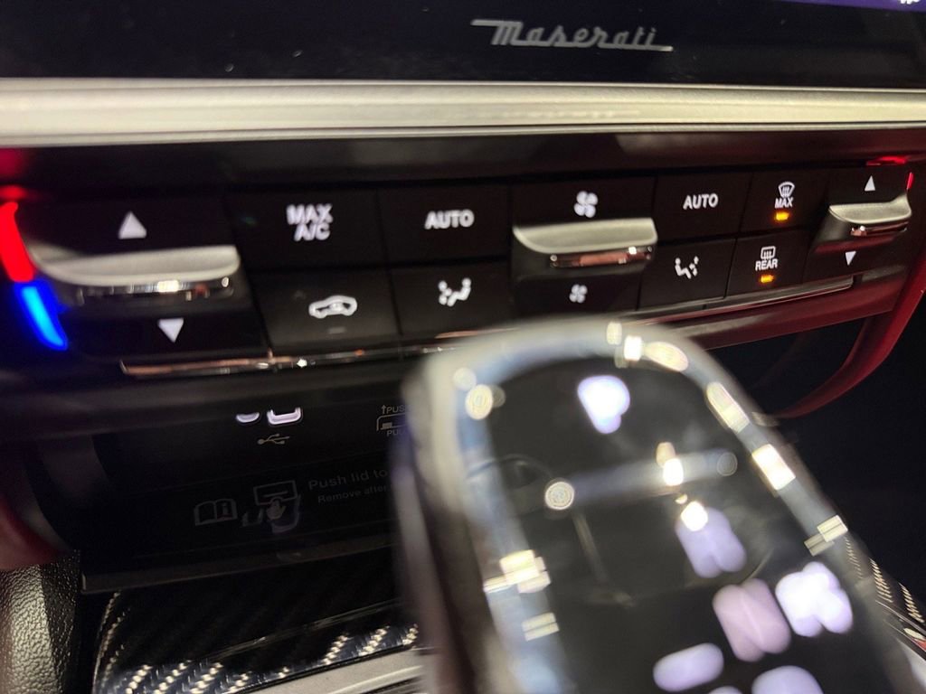 Used 2022 Maserati Quattroporte Modena Q4 image 32