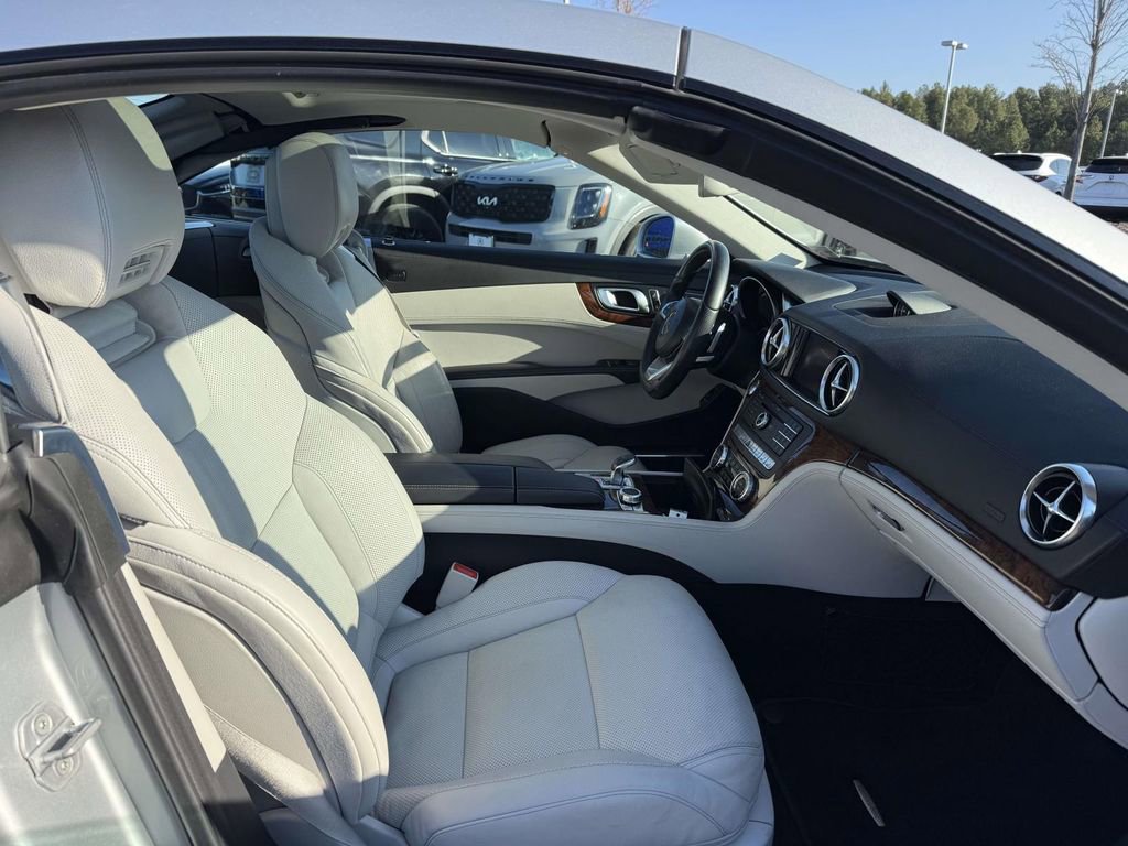 Used 2017 Mercedes-Benz SL 550 image 12