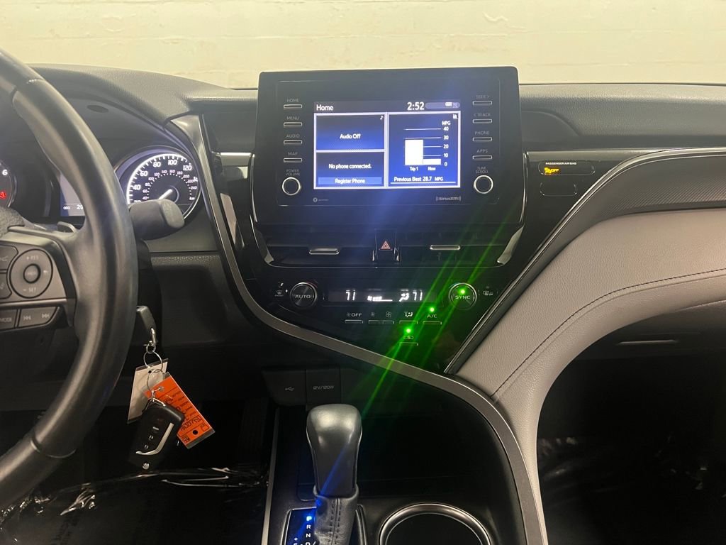 Used 2024 Toyota Camry SE image 18