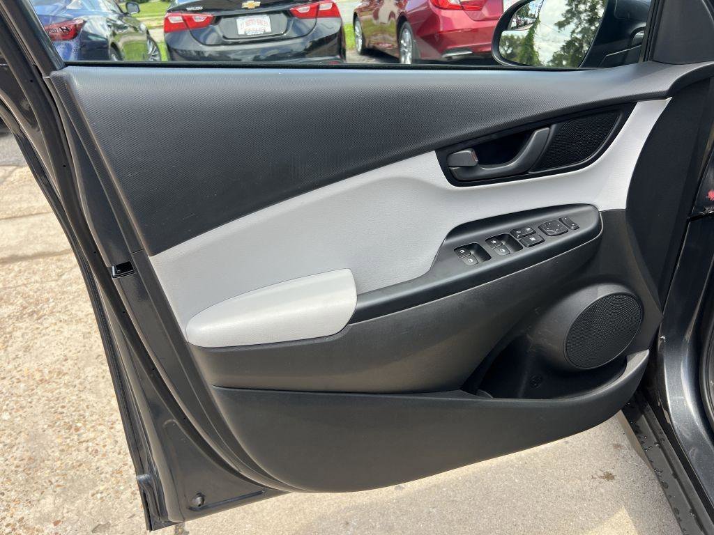 Used 2022 Hyundai Kona SE image 14