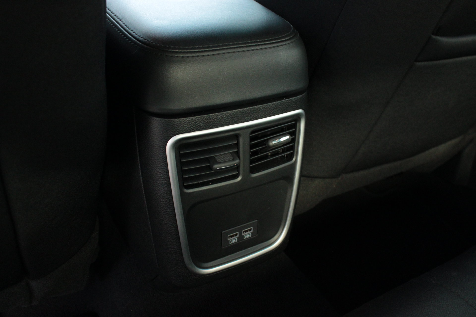 Used 2023 Chrysler 300 Touring w/ Sport Appearance Package RWD image 19