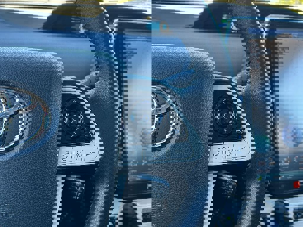 Used 2017 Toyota Prius Prime Advanced image 18