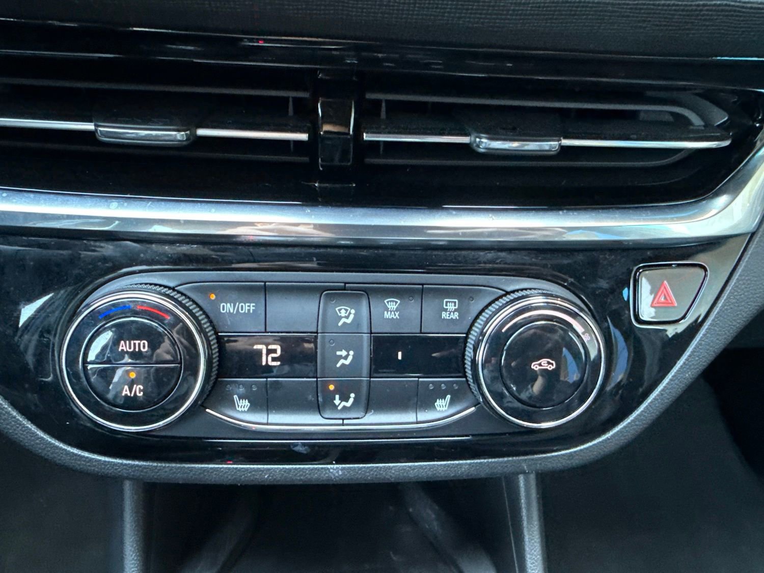 Used 2024 Buick Envista Sport Touring w/ Convenience I Package FWD image 24